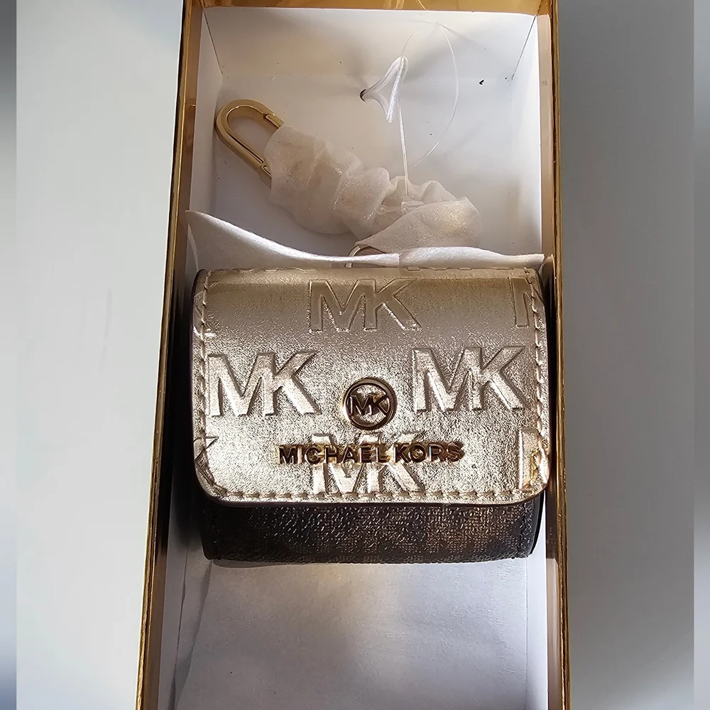 Michael Kors Airpods Pro Case - Picture 6 of 9